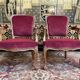 Paire de fauteuils cabriolet de style Louis XV velours rouge