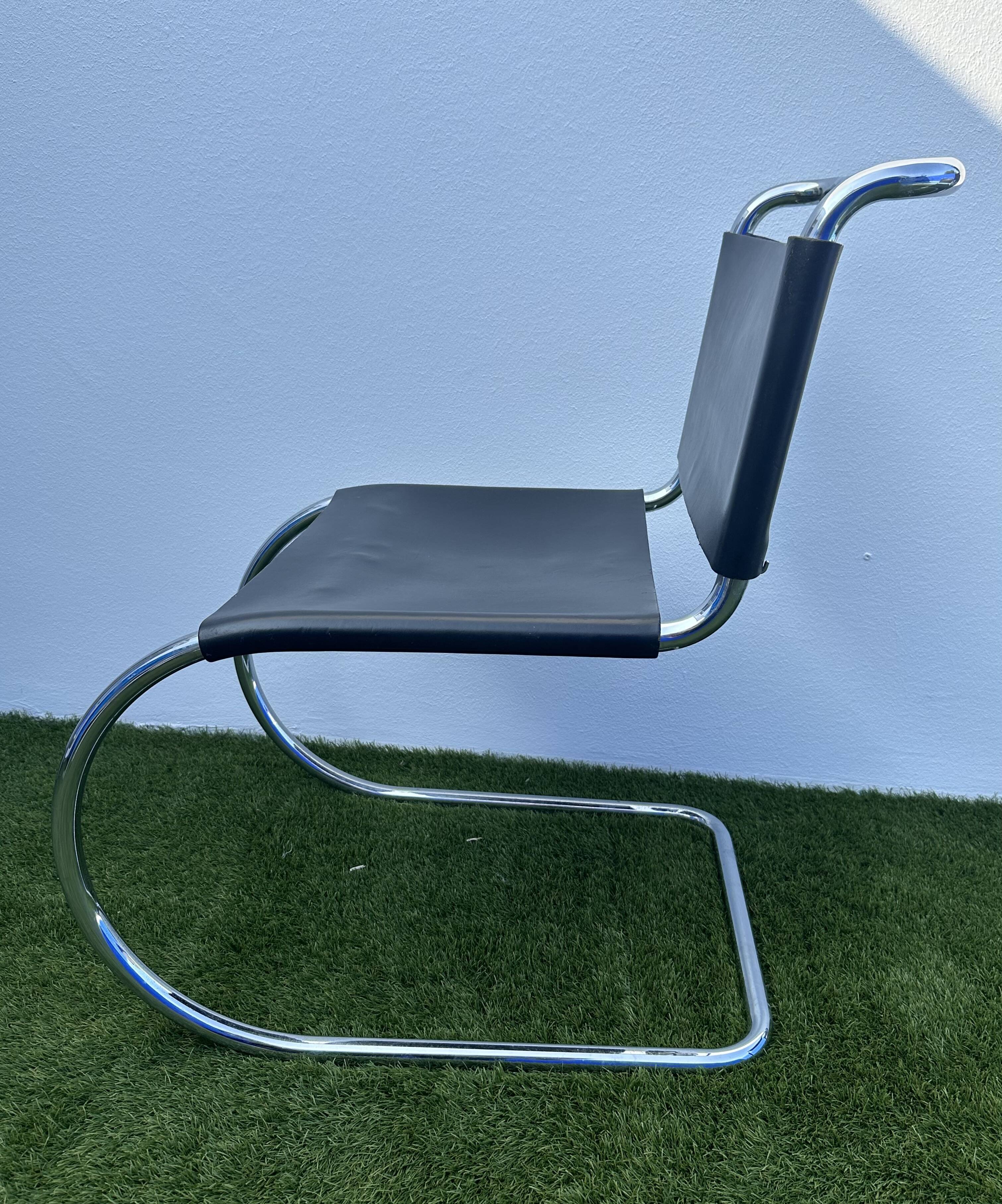 Pair of MR 10 chairs with Mies Van der Rohe laces, Knoll International