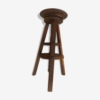 Shop stool with screw
