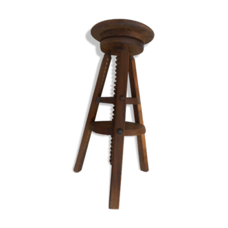 Shop stool with screw
