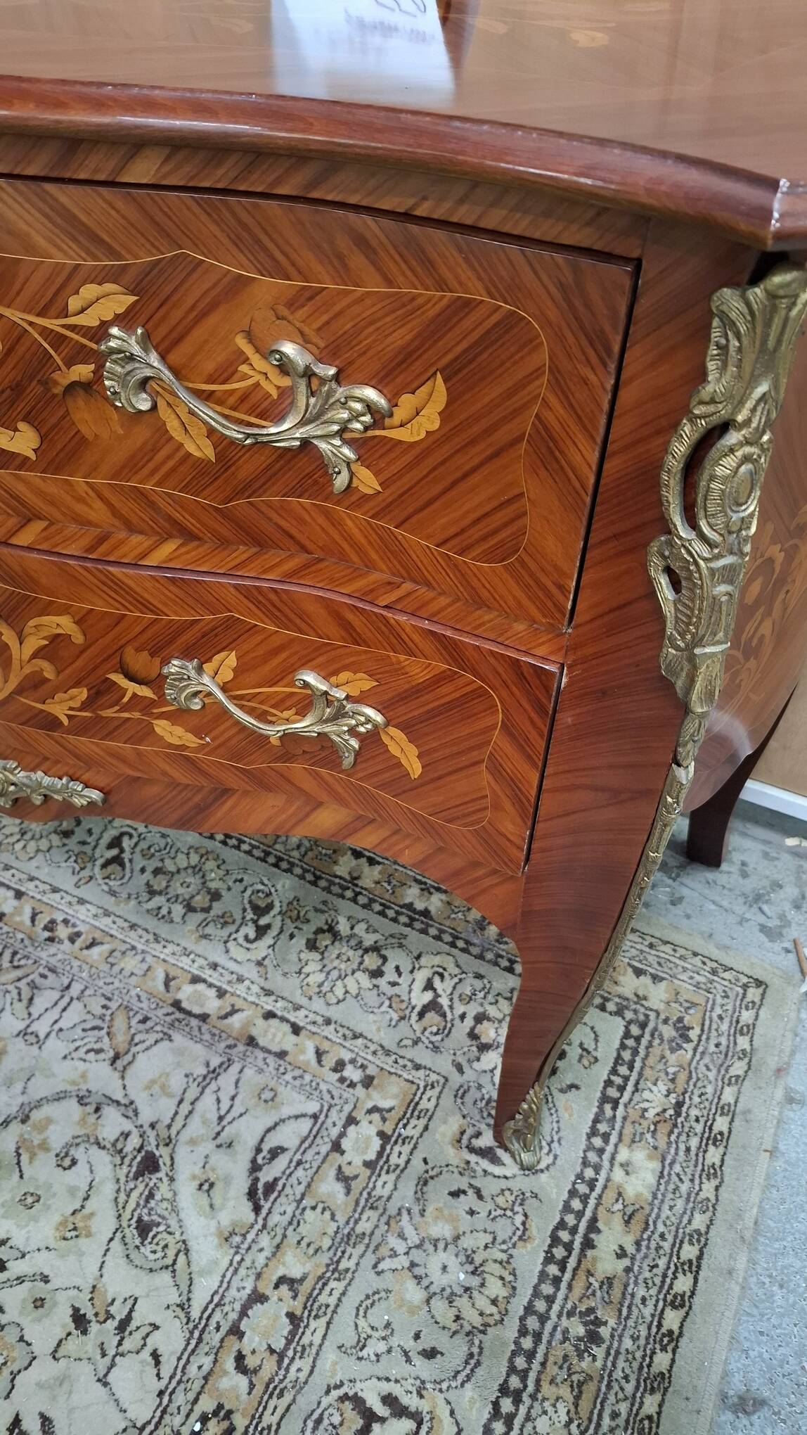 Marquetry chest of drawers