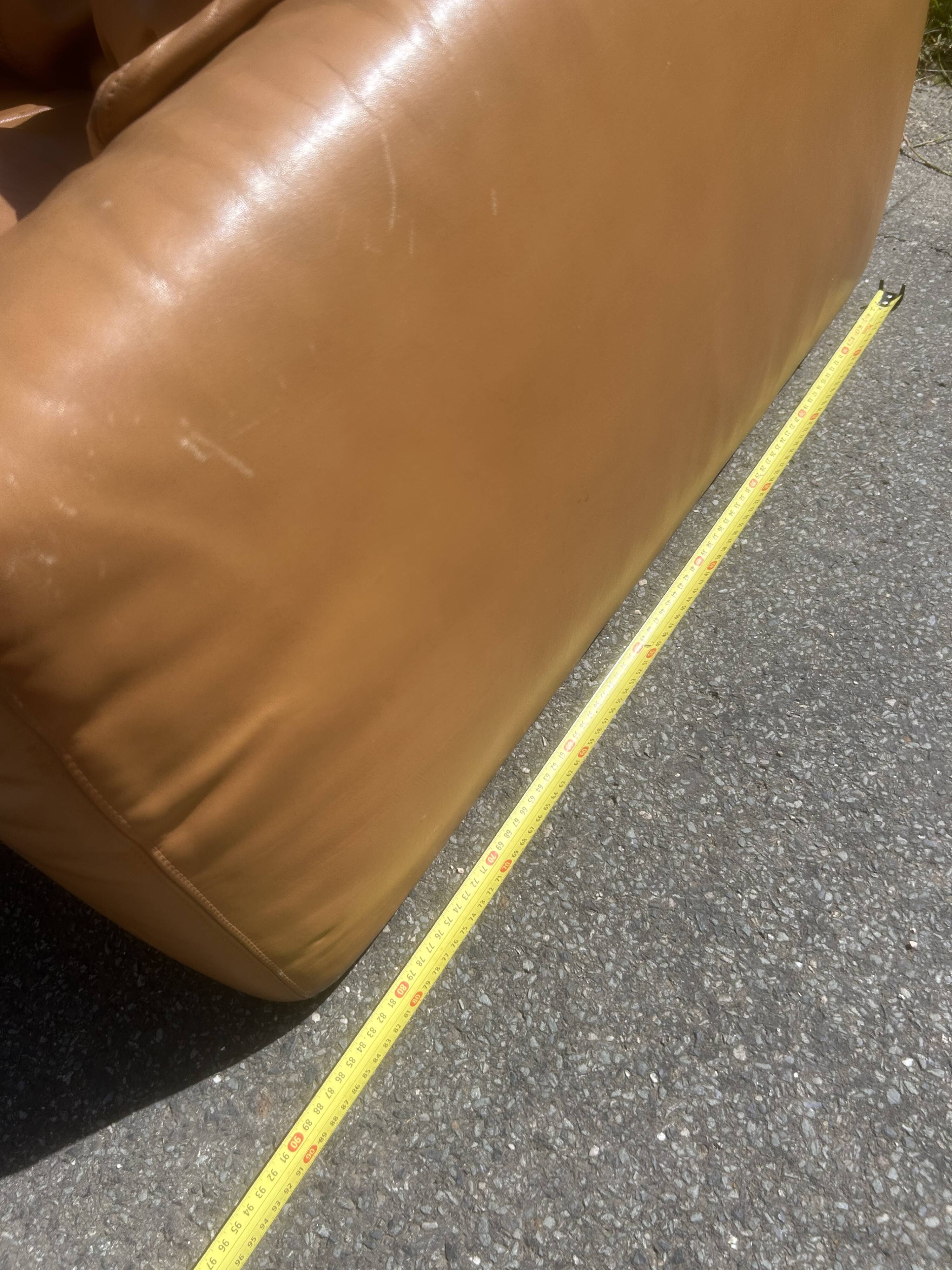 Canapé 2 places en cuir camel, Steiner Paris