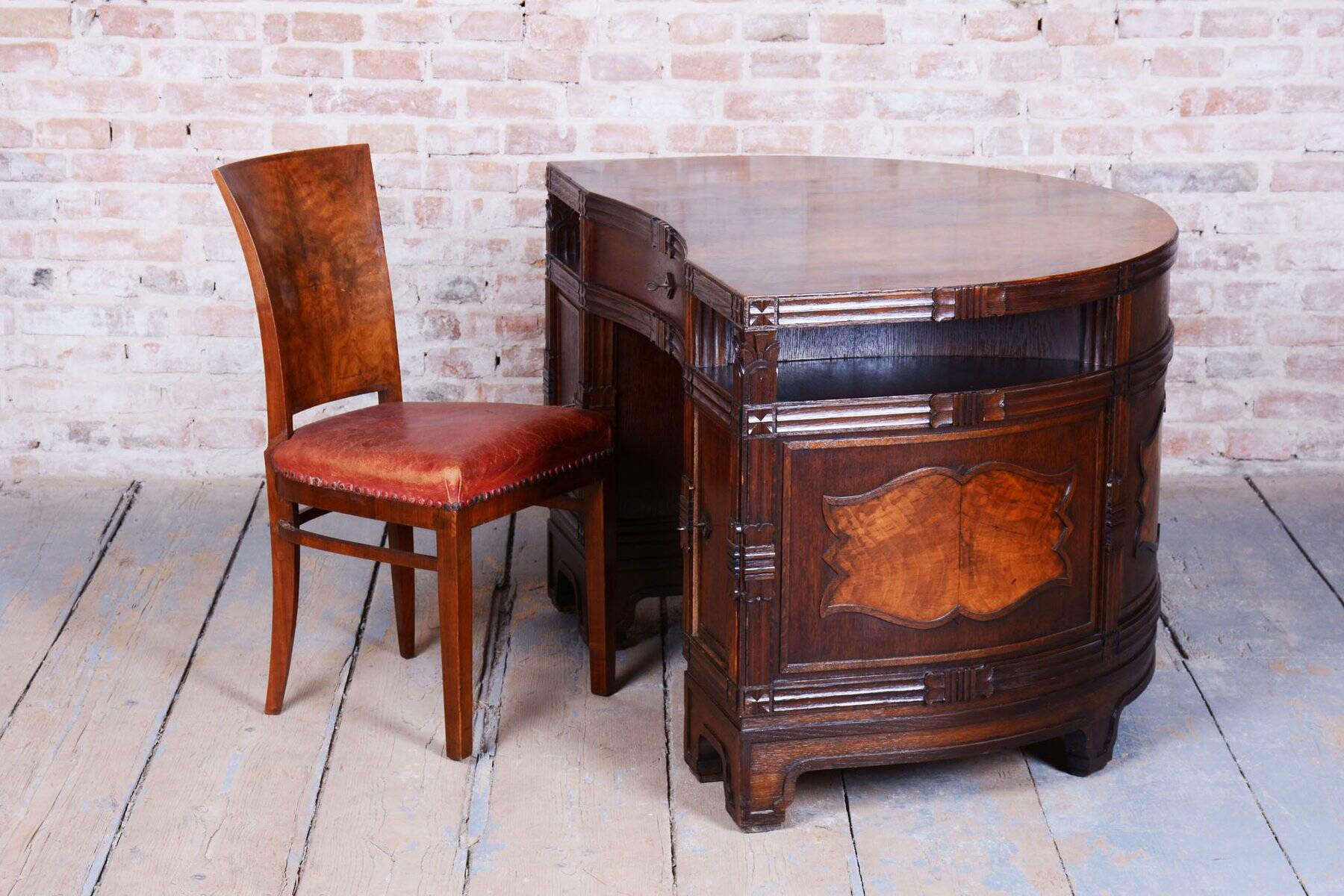 Czech Cubistic Writing Desk in Oak and Walnut, 1910s