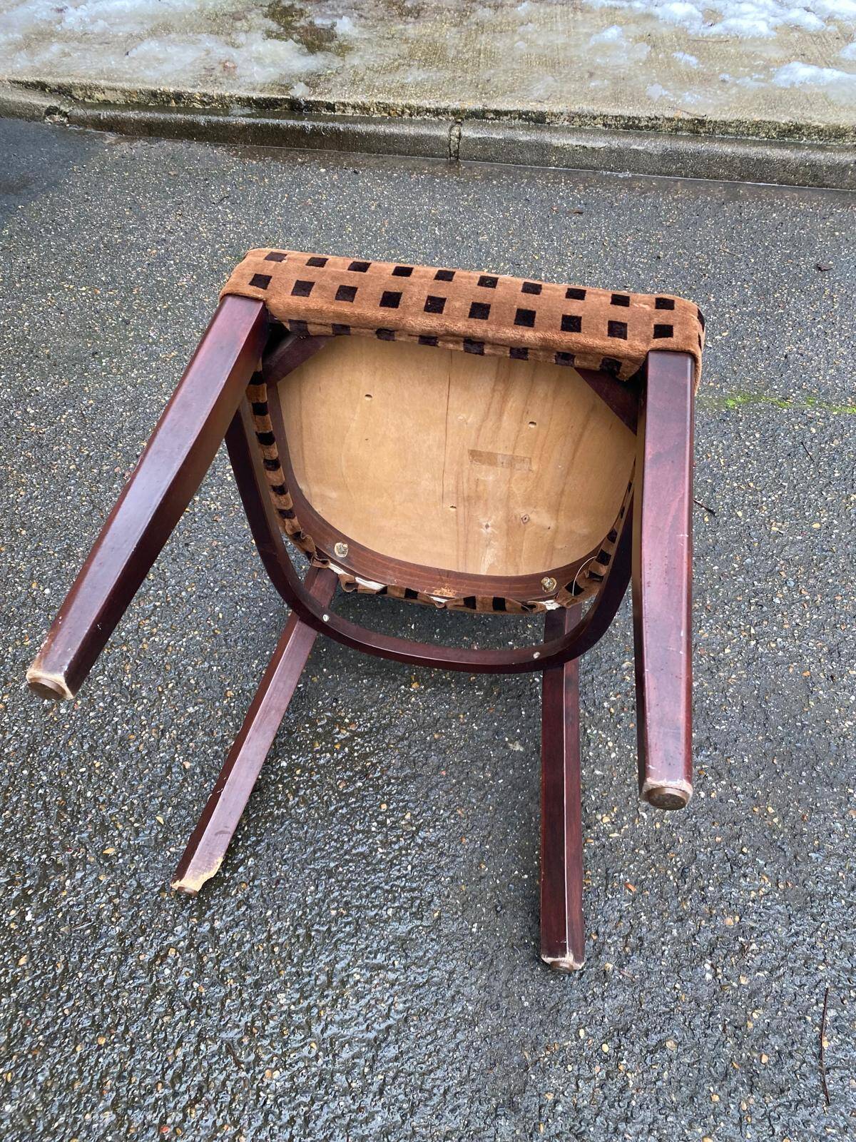 Parisian bistro chair in solid wood and fabric
