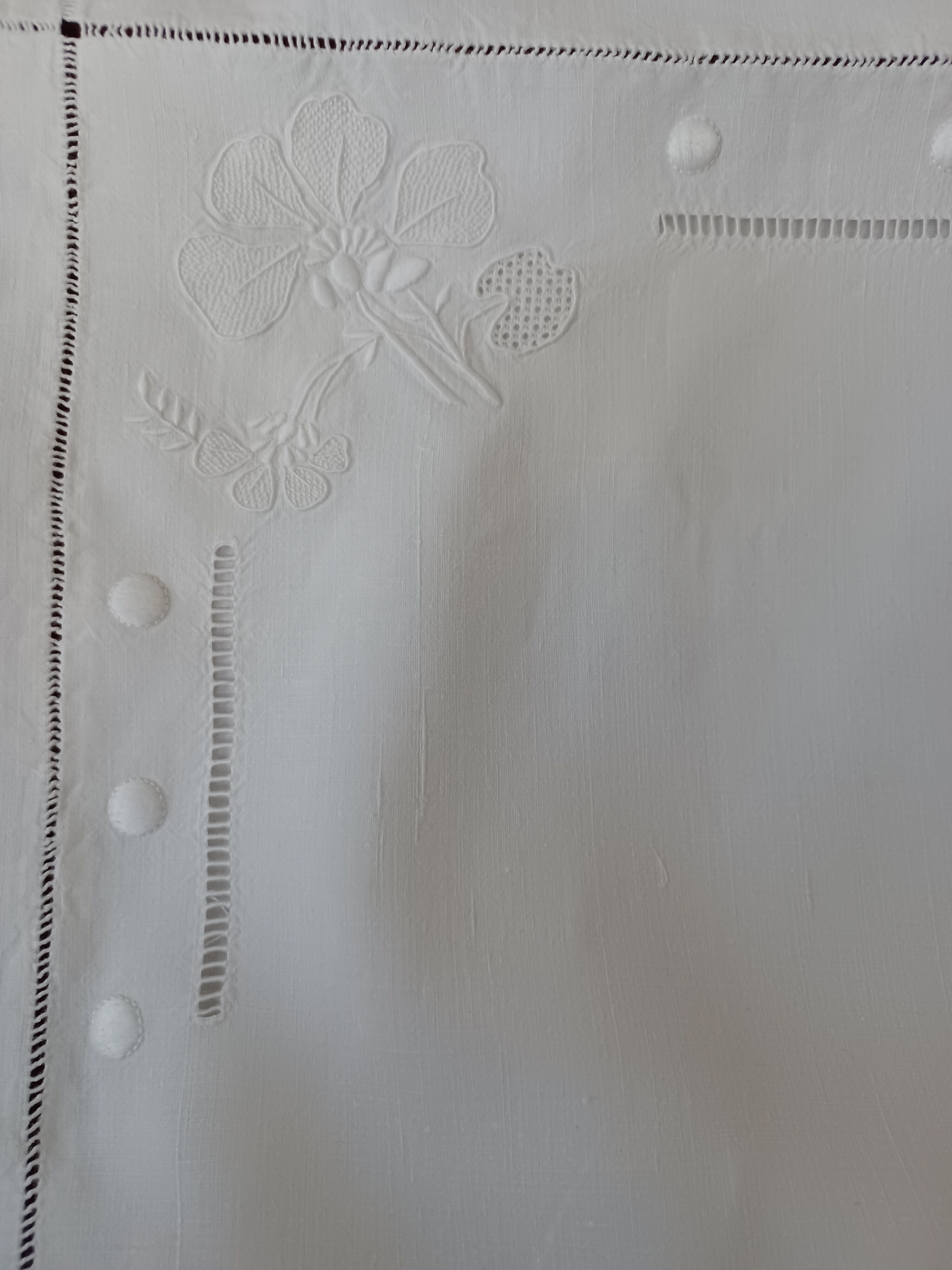Pillowcase hand-embroidered thread monogram E.D.
