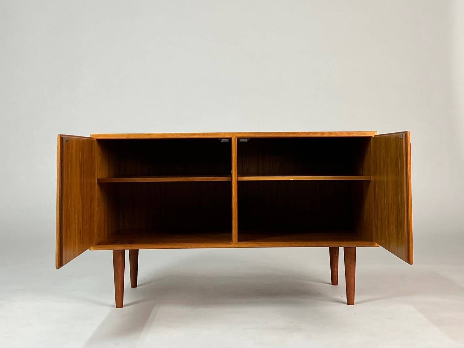 Danish teak lowboard chest of drawers TV HiFi sideboard vintage 70s