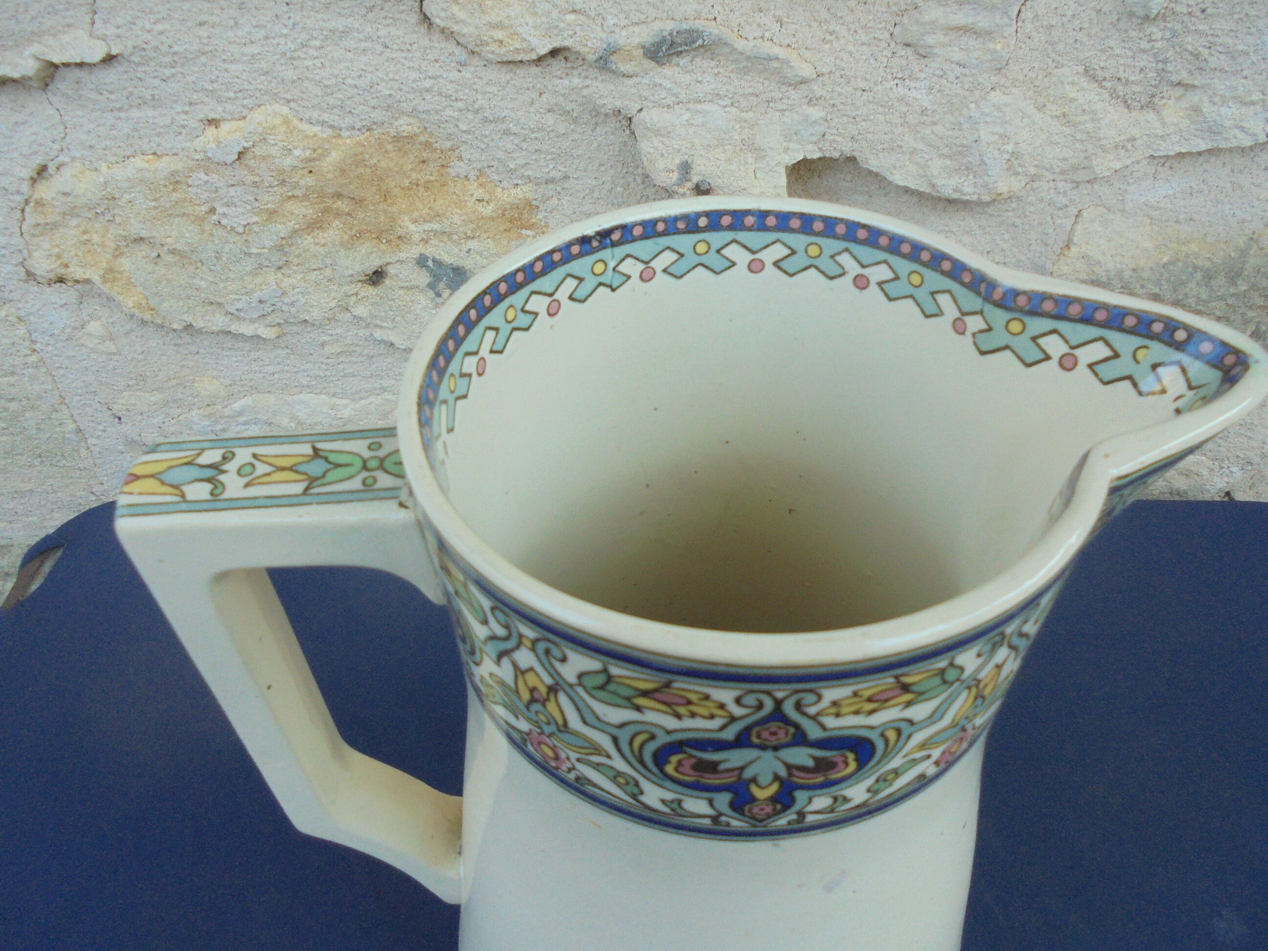 Broc en faience de sarreguemines