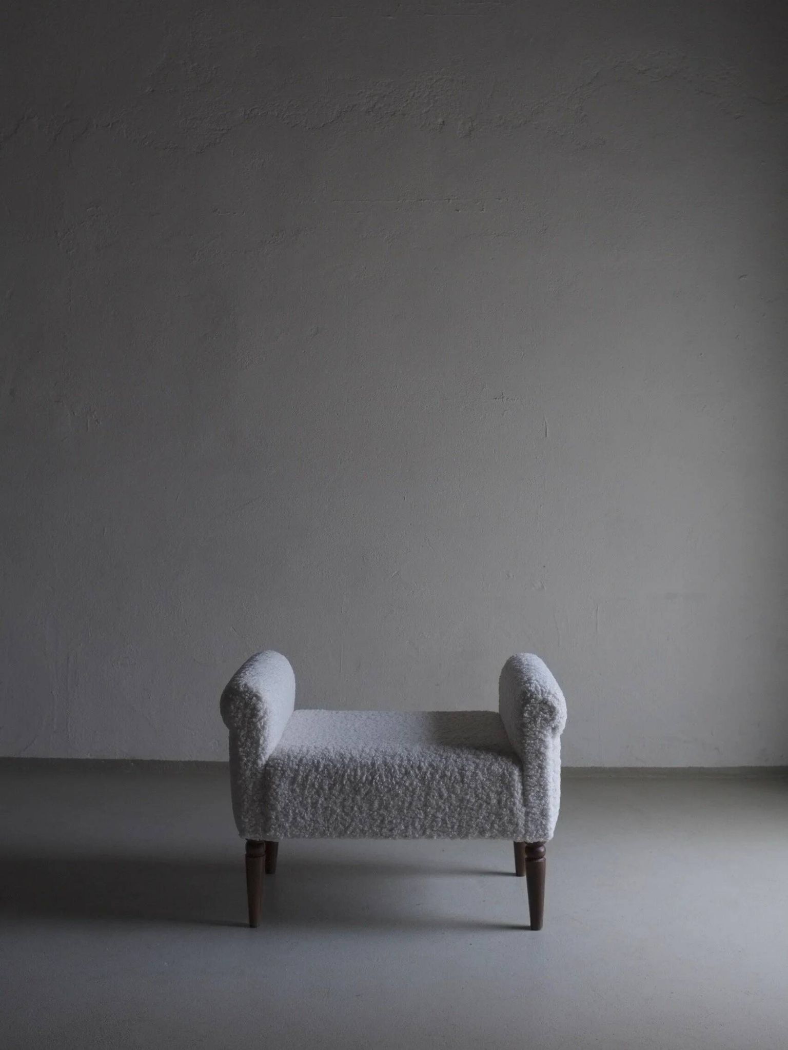 Pouf en fausse fourrure blanche | Années 1960