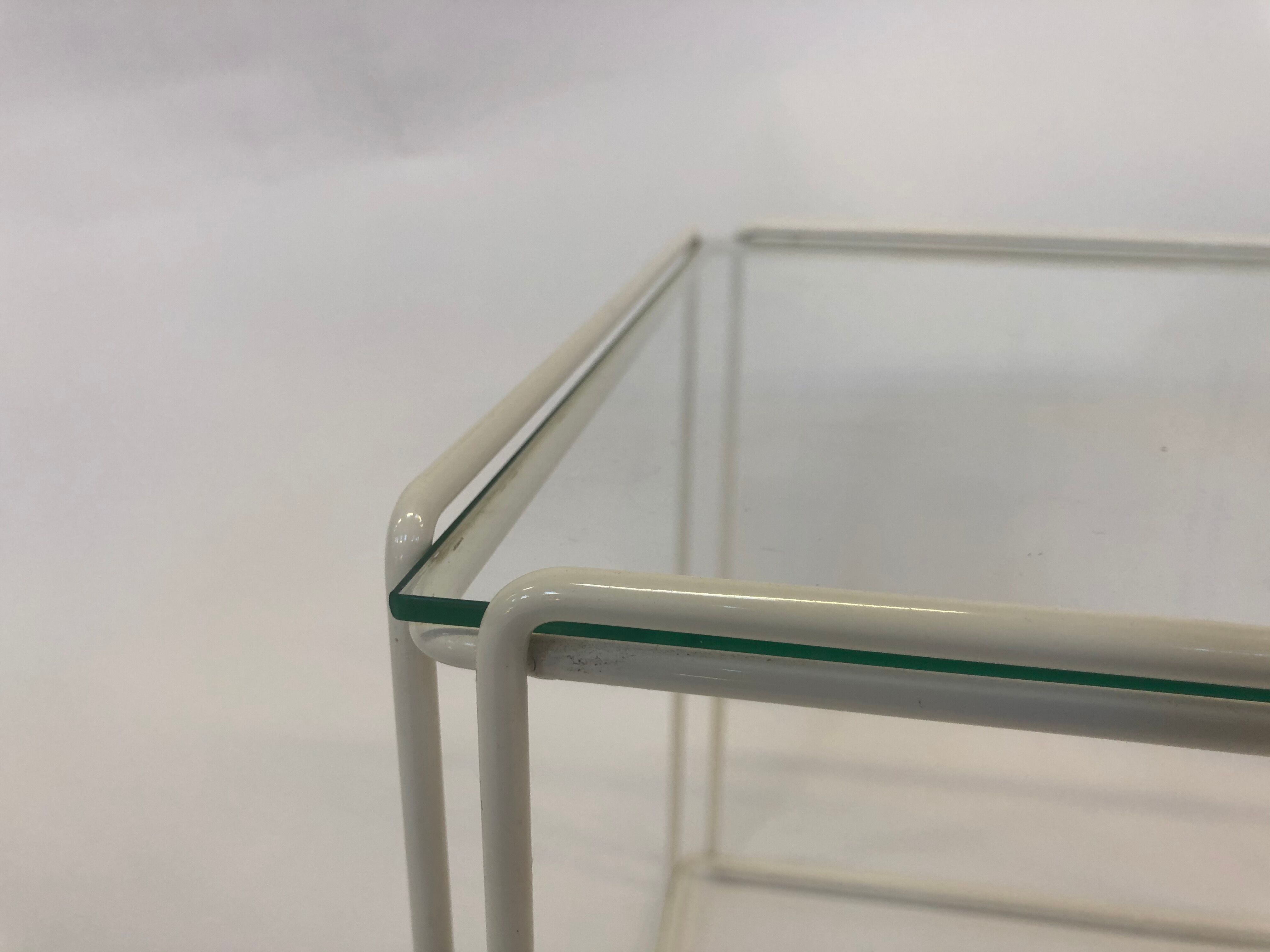 Tables design Max Sauze éditées par Isocèle