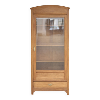 Armoire vitrée en bois blond vers 1900