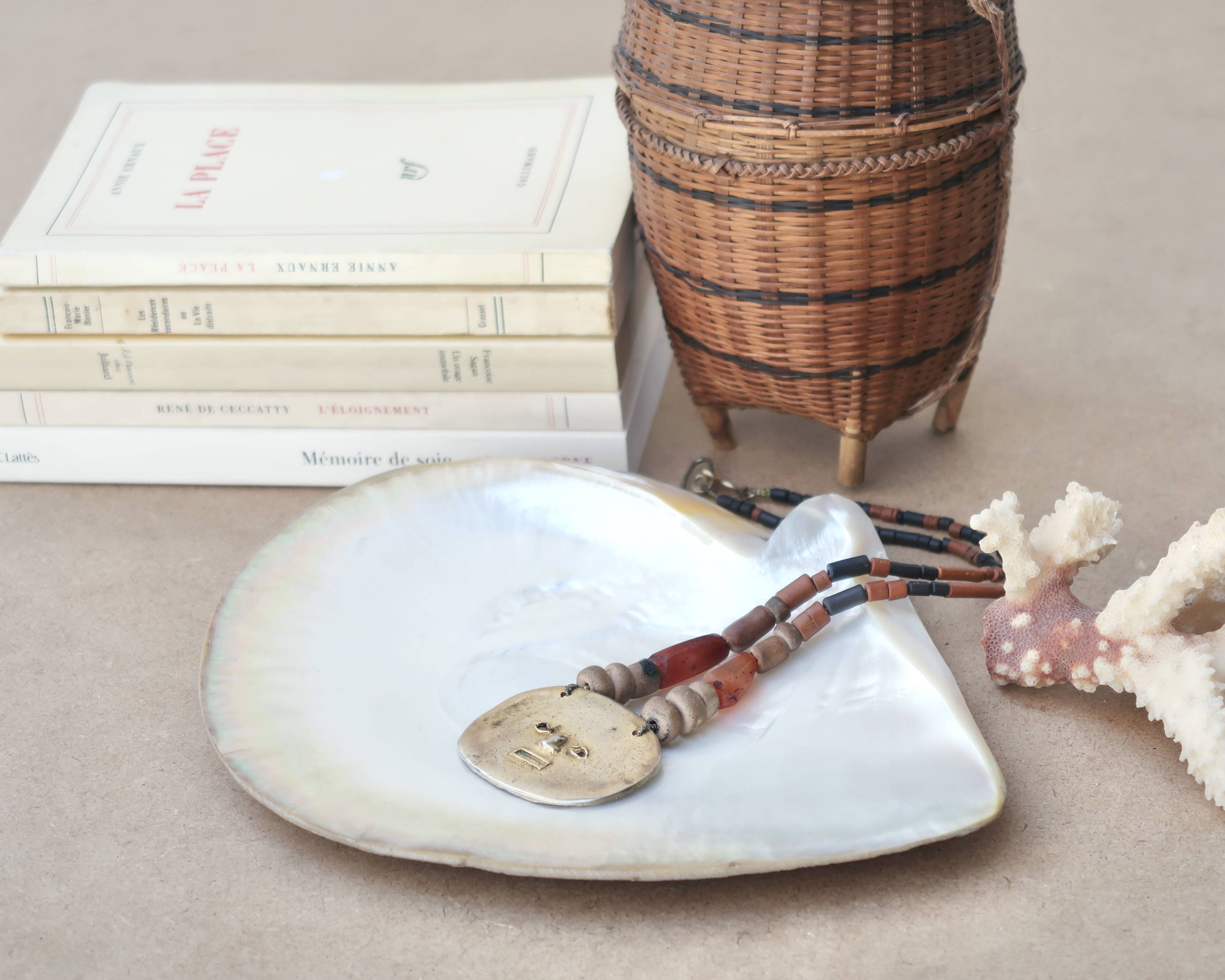 Natural pearl oyster mother-of-pearl pocket emptier, 1970s