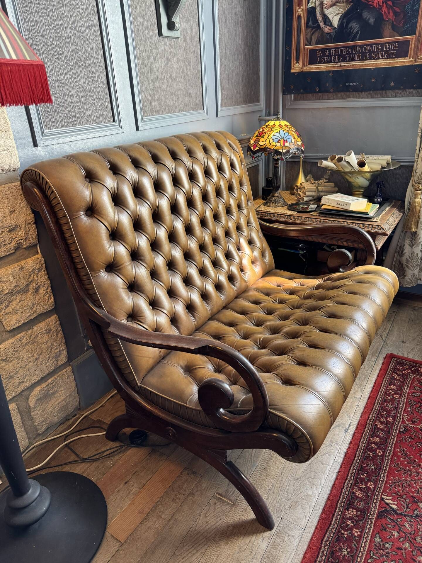 Canapé capitonné style Chesterfield