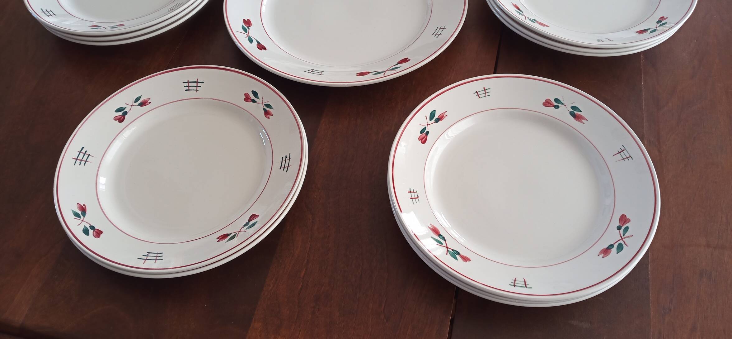 Service 14 plates 1 ceramic dish from St Amand