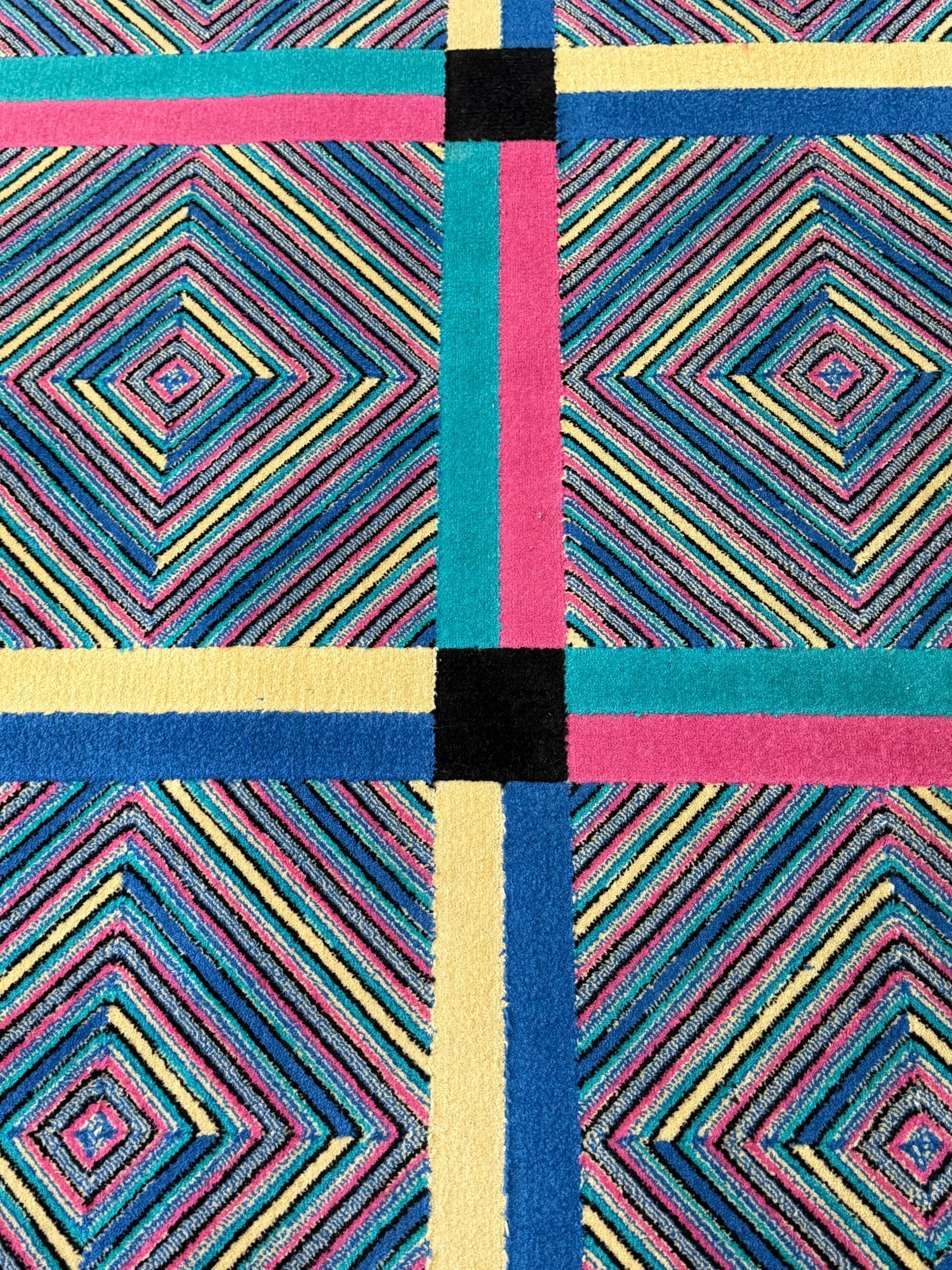 Tapis rectangulaire en laine noir et coloré par Missoni, Italie, années 1980.