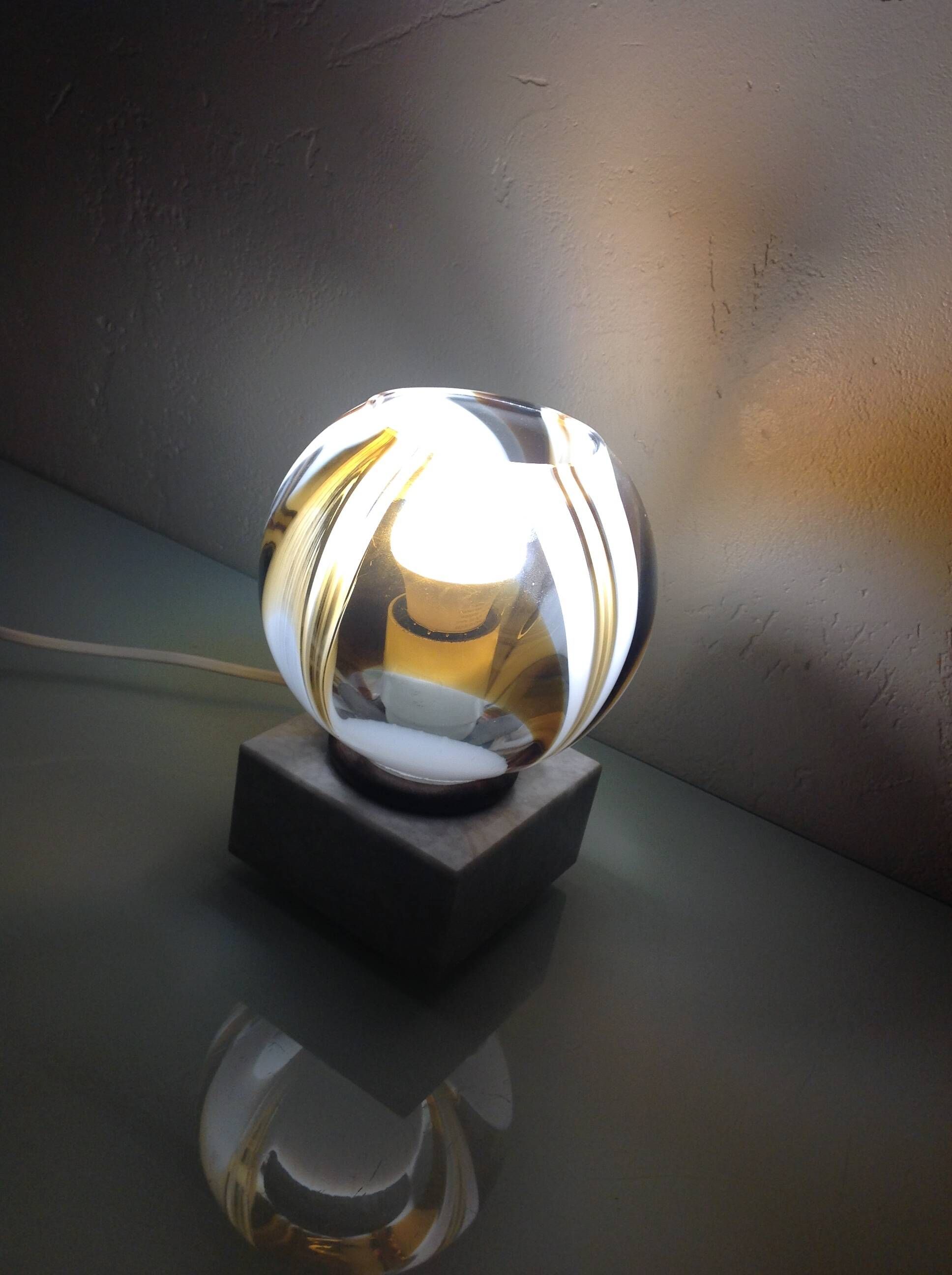 Polychrome glass globe lamp on marble base / vintage 60s-70s