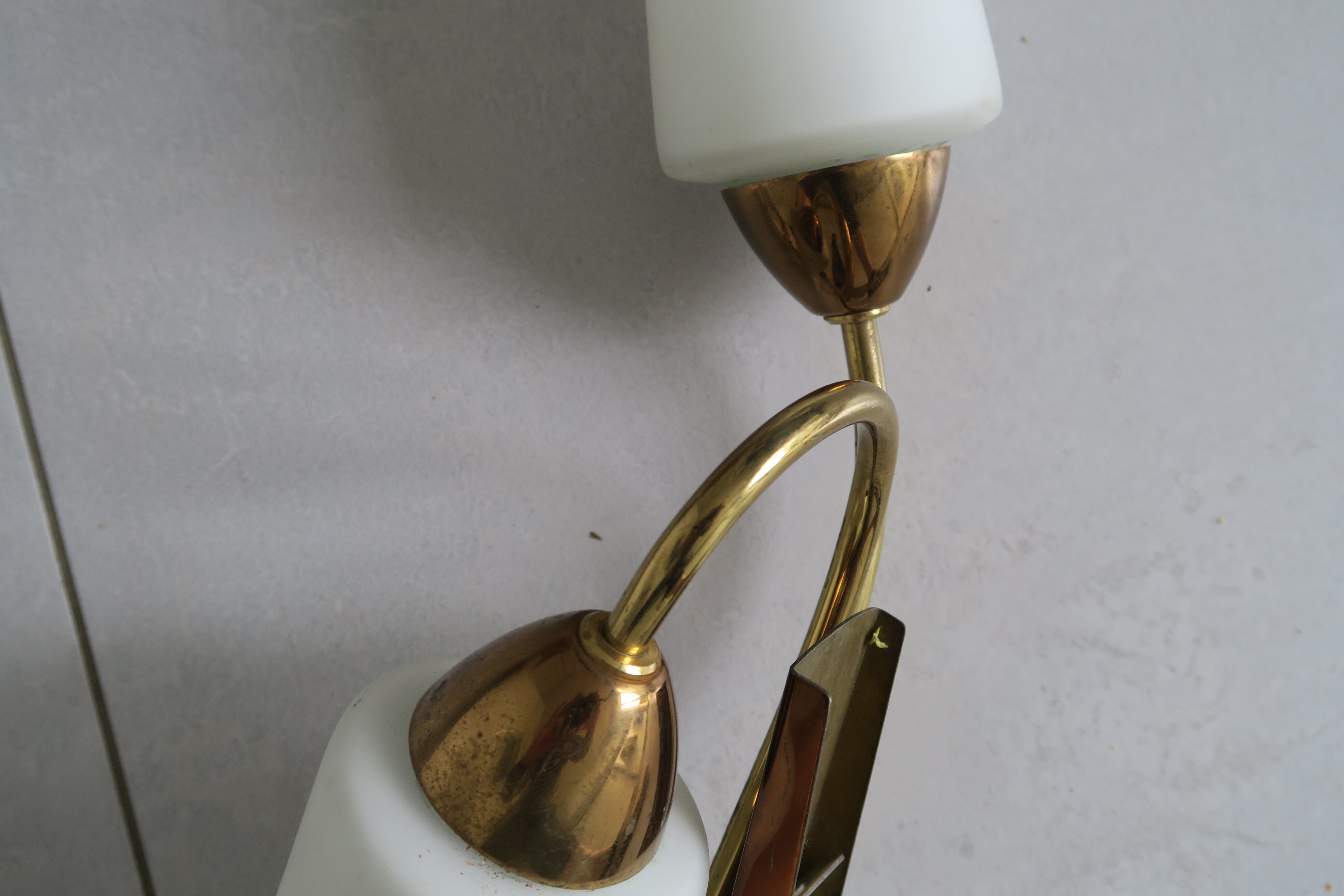 Applique double verre opalin et laiton 2 tons