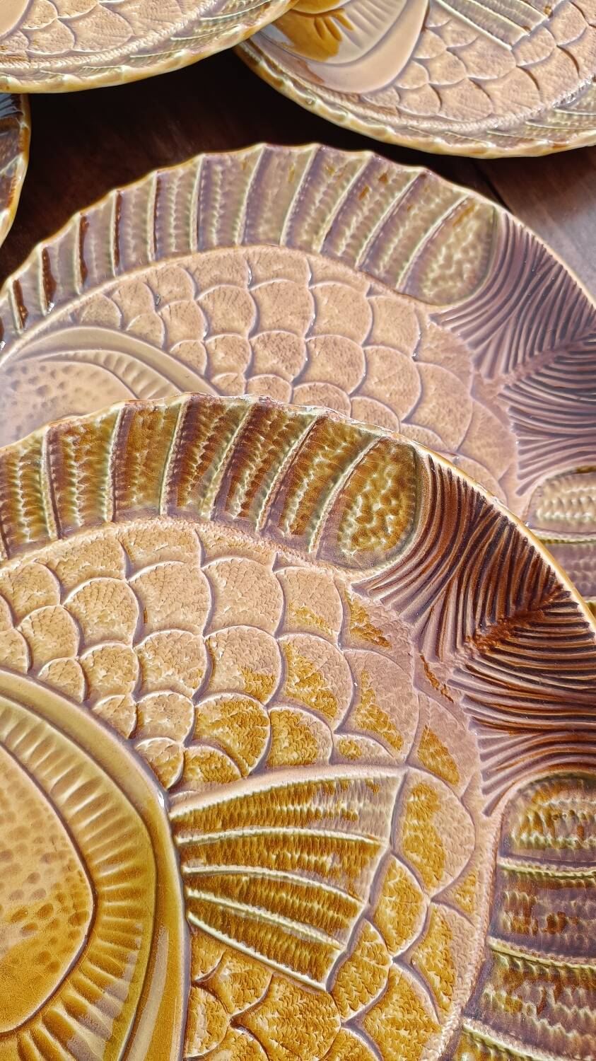 Service of 12 fish barbotine plates – antique faience from Sarreguemines