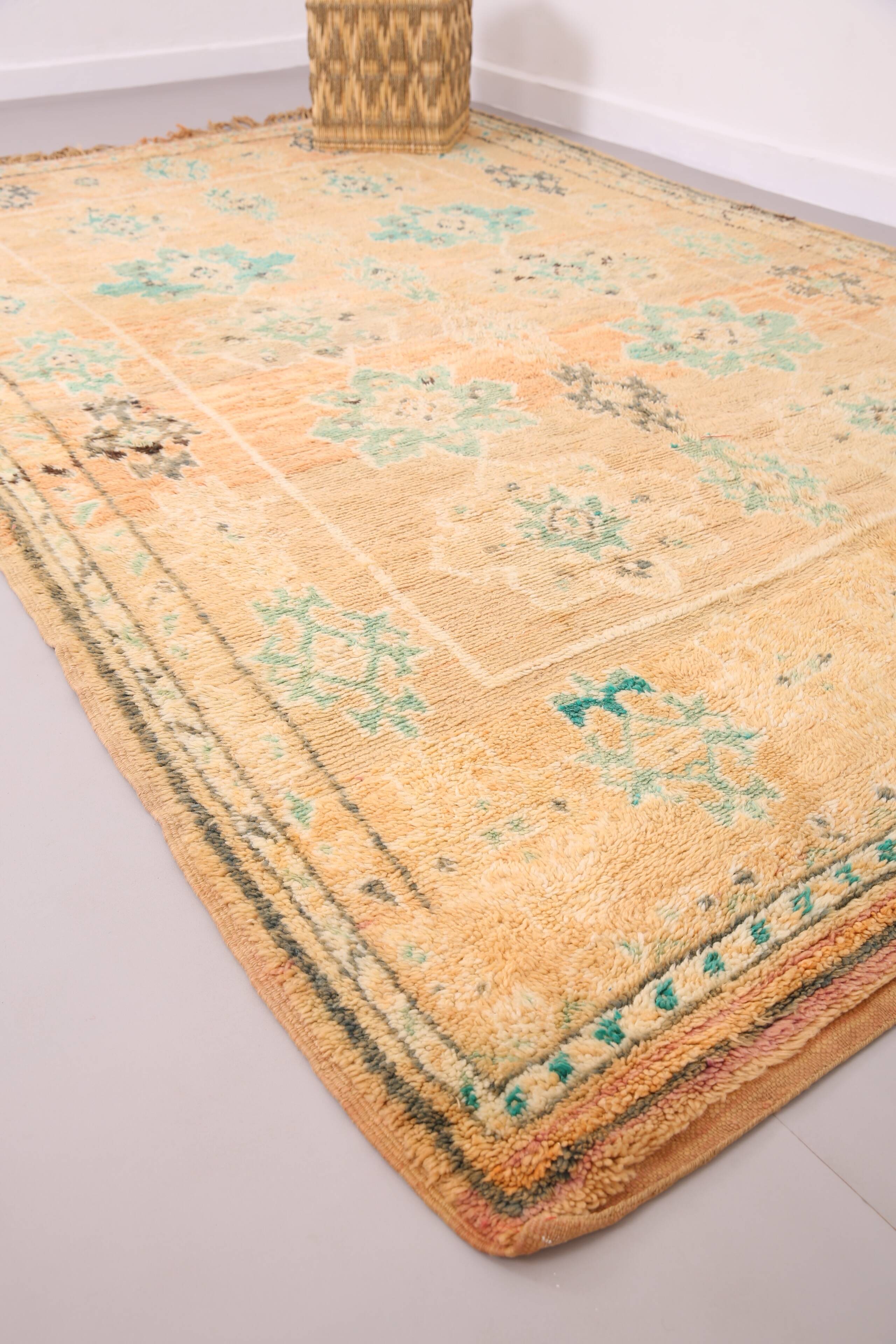 Large Vintage Boujaad Rug 207 x 325 cm - Peach Moroccan rug - Berber Rug