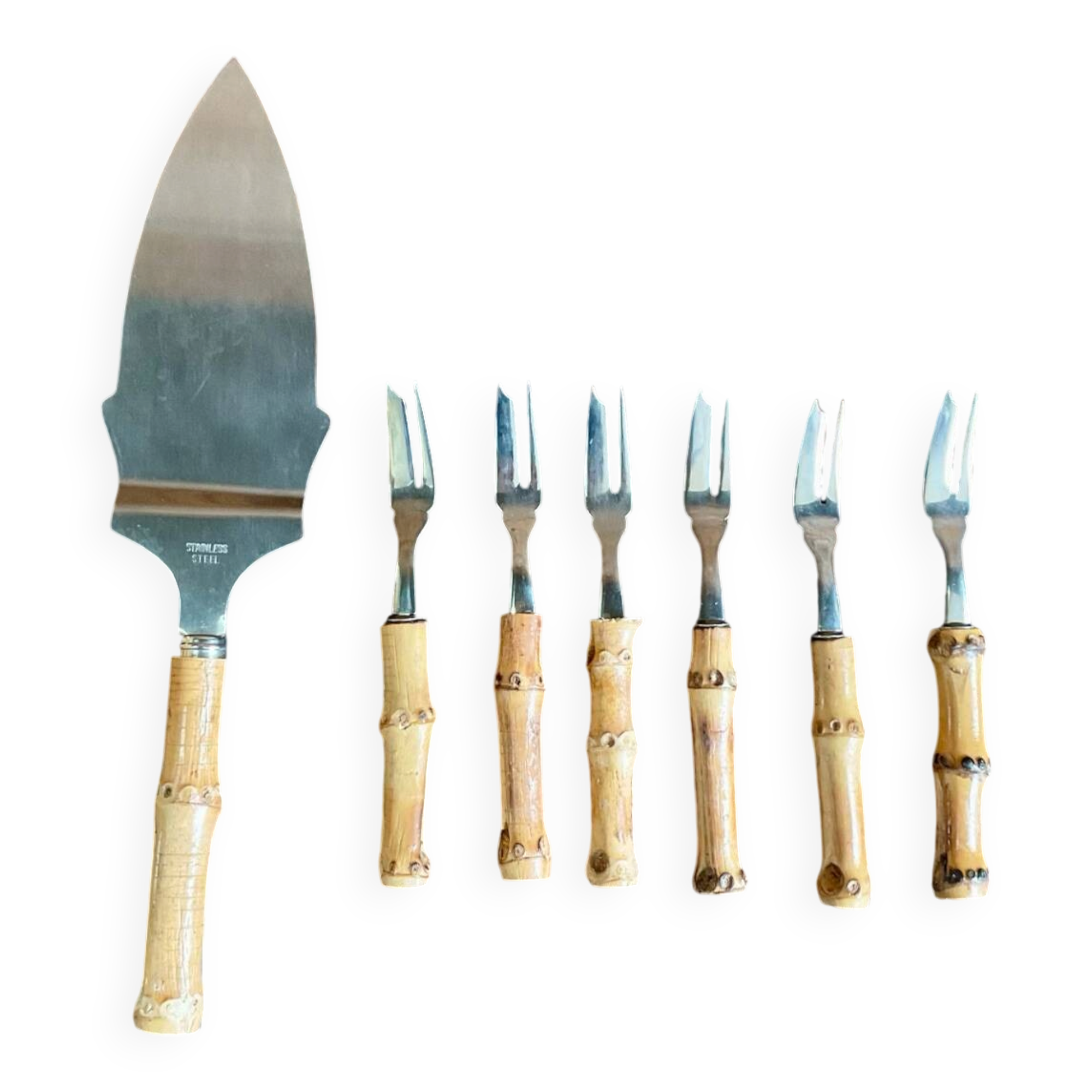 6 bamboo forks and a pie server