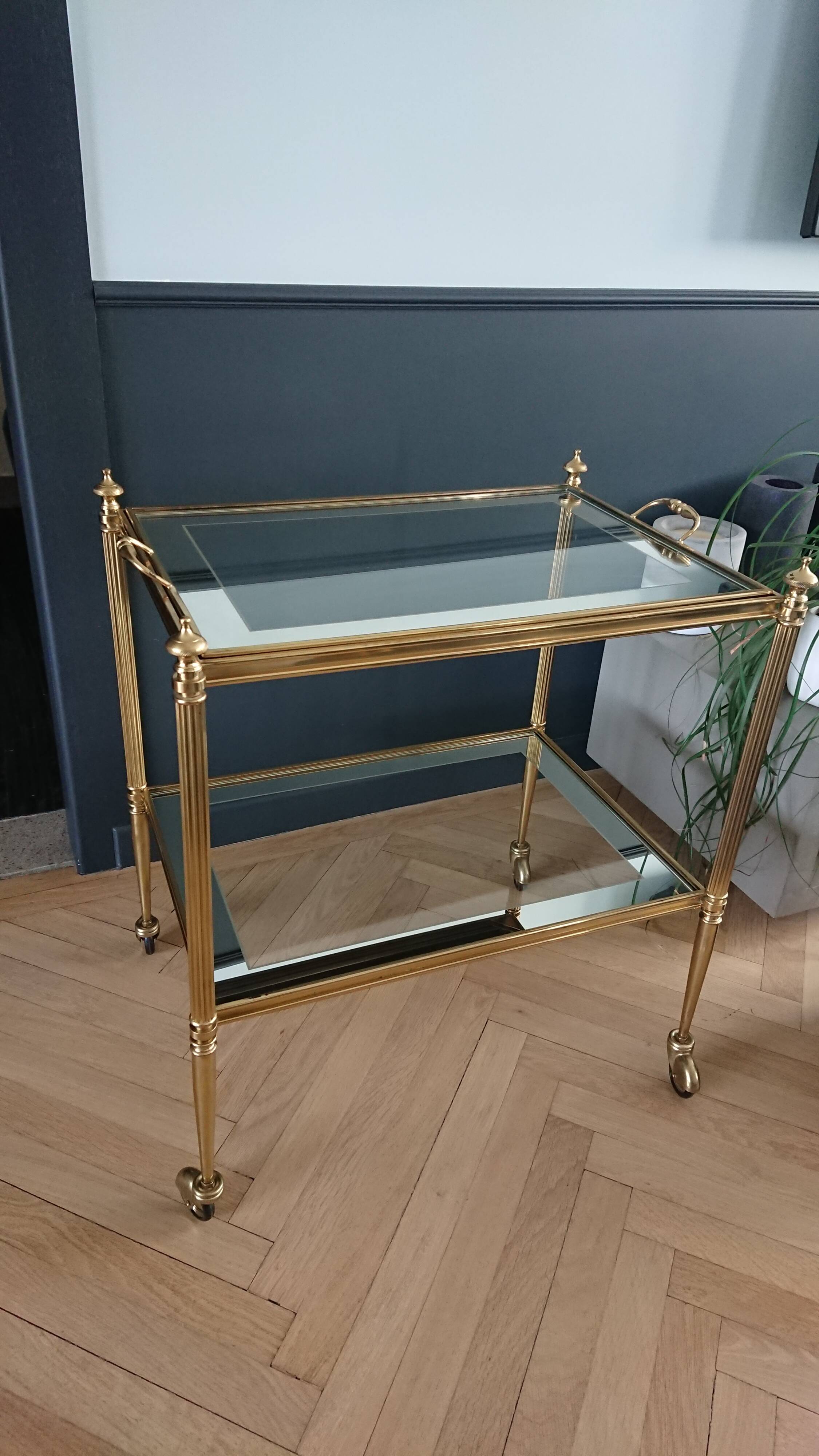 Rolling dessert with removable gold metal tray