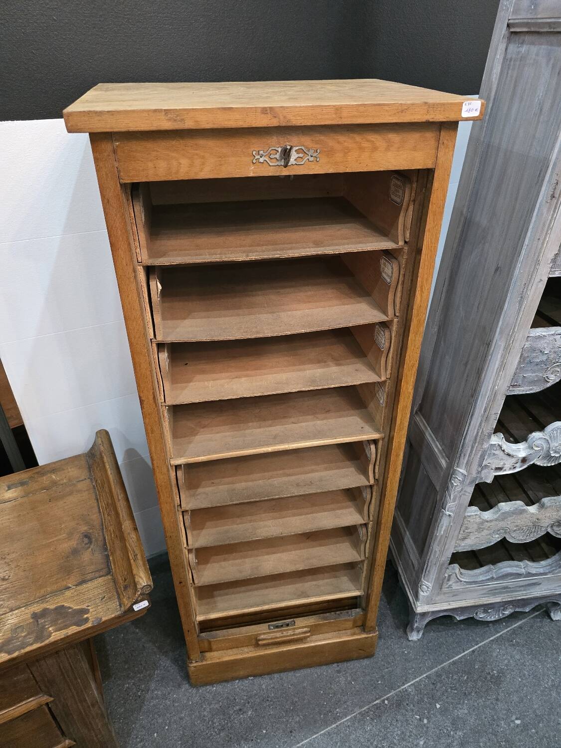 Curtain filing cabinet