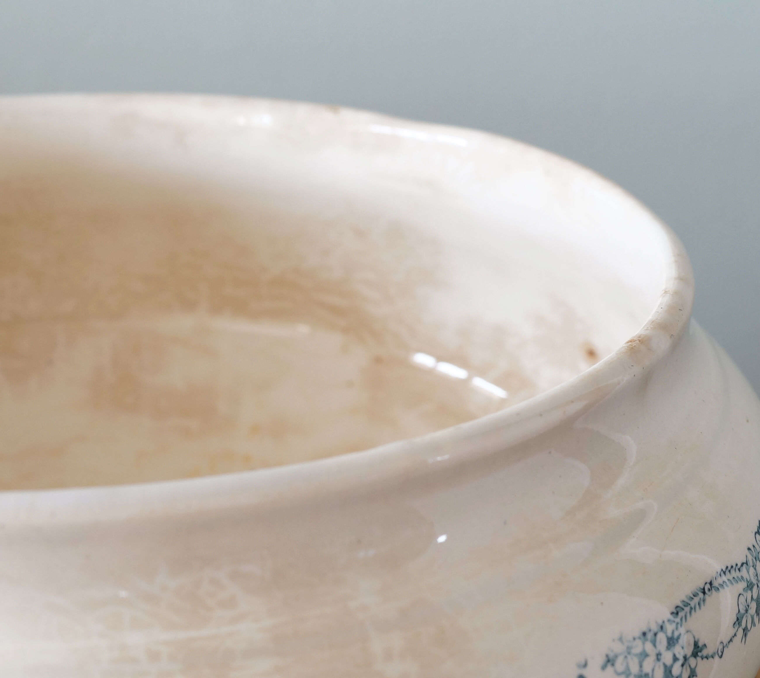 Earthenware tureen tureen