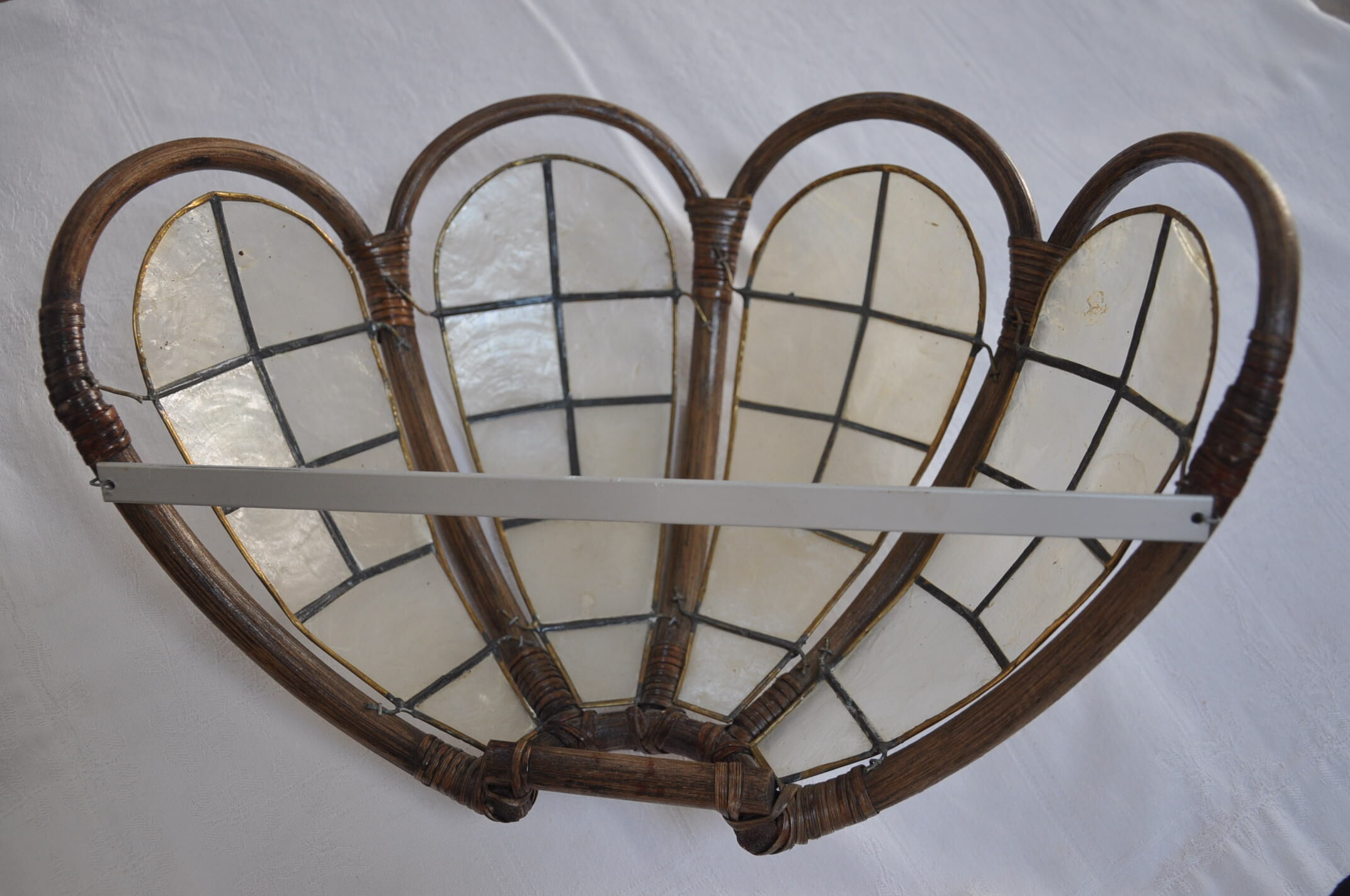 Wall light mother-of-pearl and bamboo flower shape