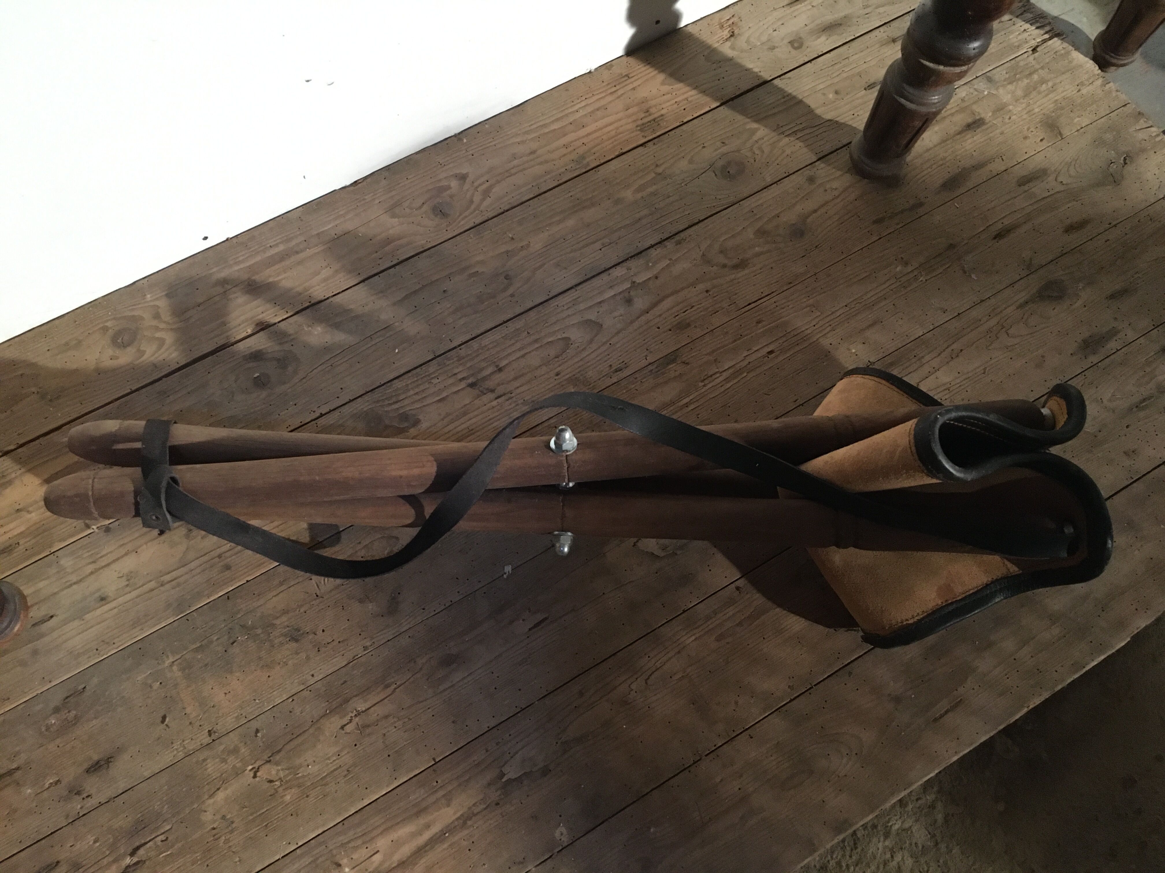 Foldable wooden and leather tripods