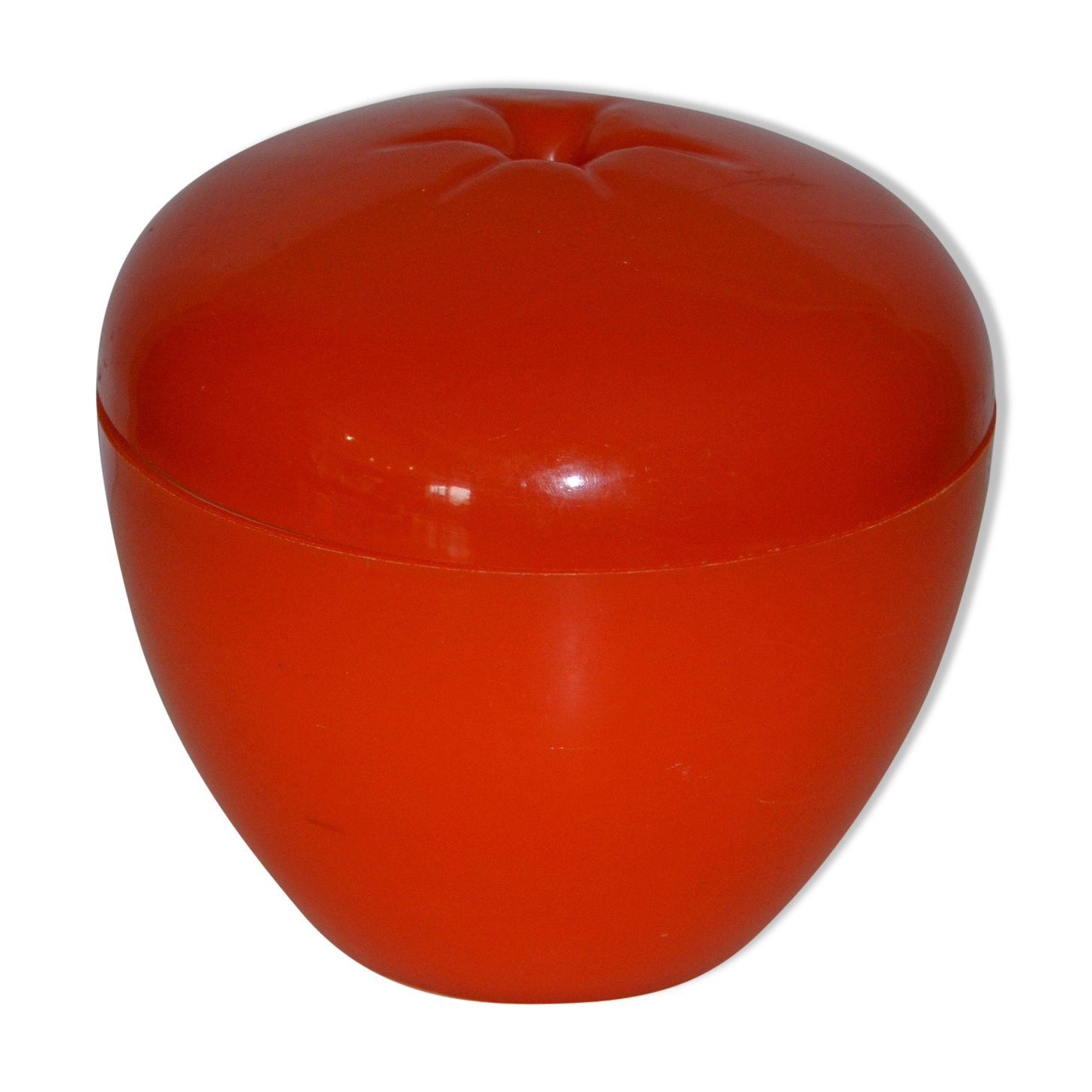 Apple orange bucket ice 70 years