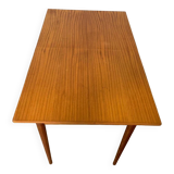 Extendable dining table