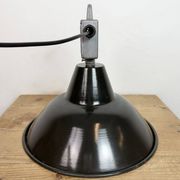 Lampe à pendentif en émail noir industriel d'Elektrosvit, années 1960.
