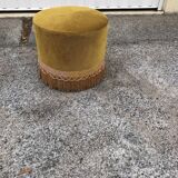 Vintage pouf in gold velvet