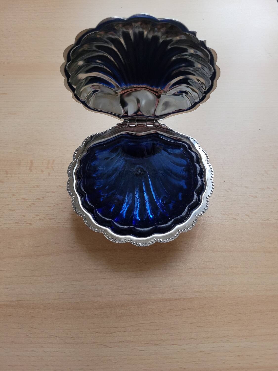 Silver-plated metal shell butter dish