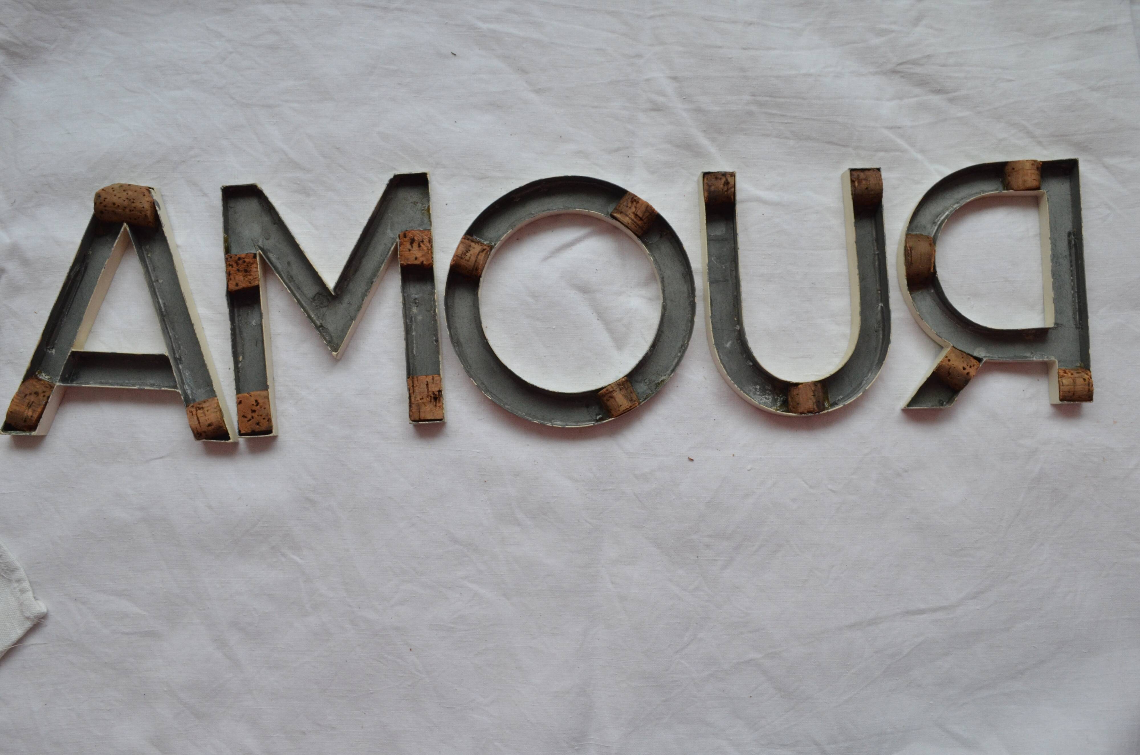 Lettres d'enseigne vintage en métal mot AMOUR