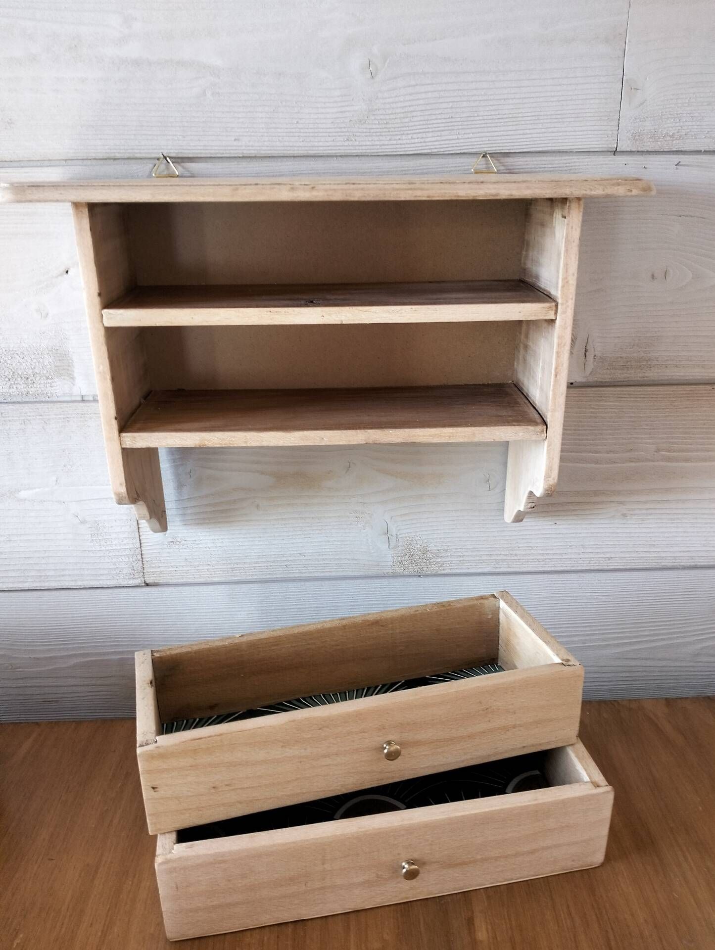 Wall shelf