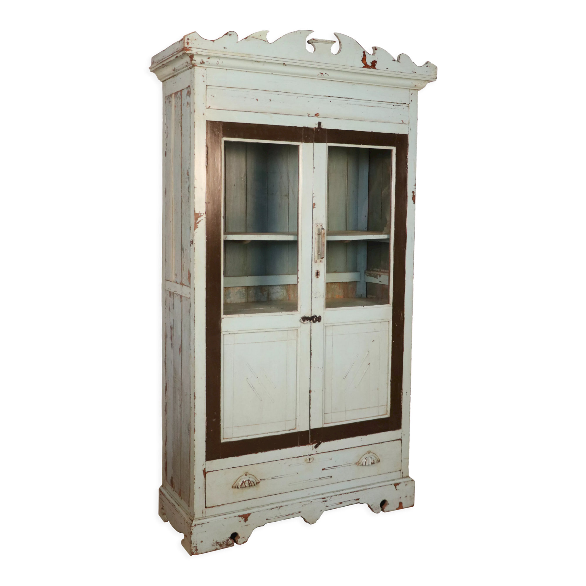 Armoire vitrée art déco en teck birman patine turquoise d'origine