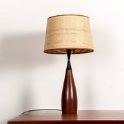 lampe de table Danoise, forme de quille, en teck et ébène par Fog & Morup.