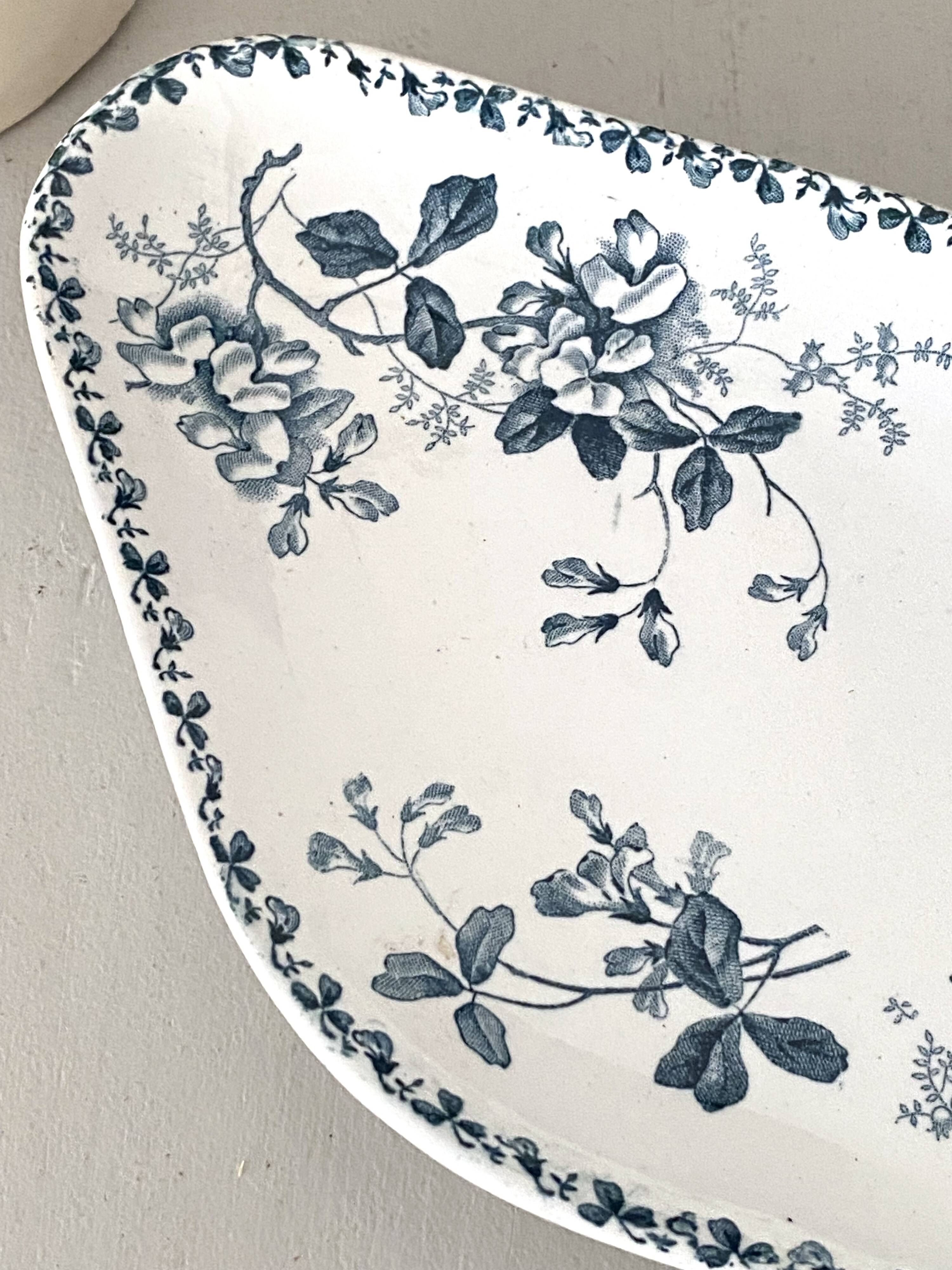 Small old Saint Amand dish