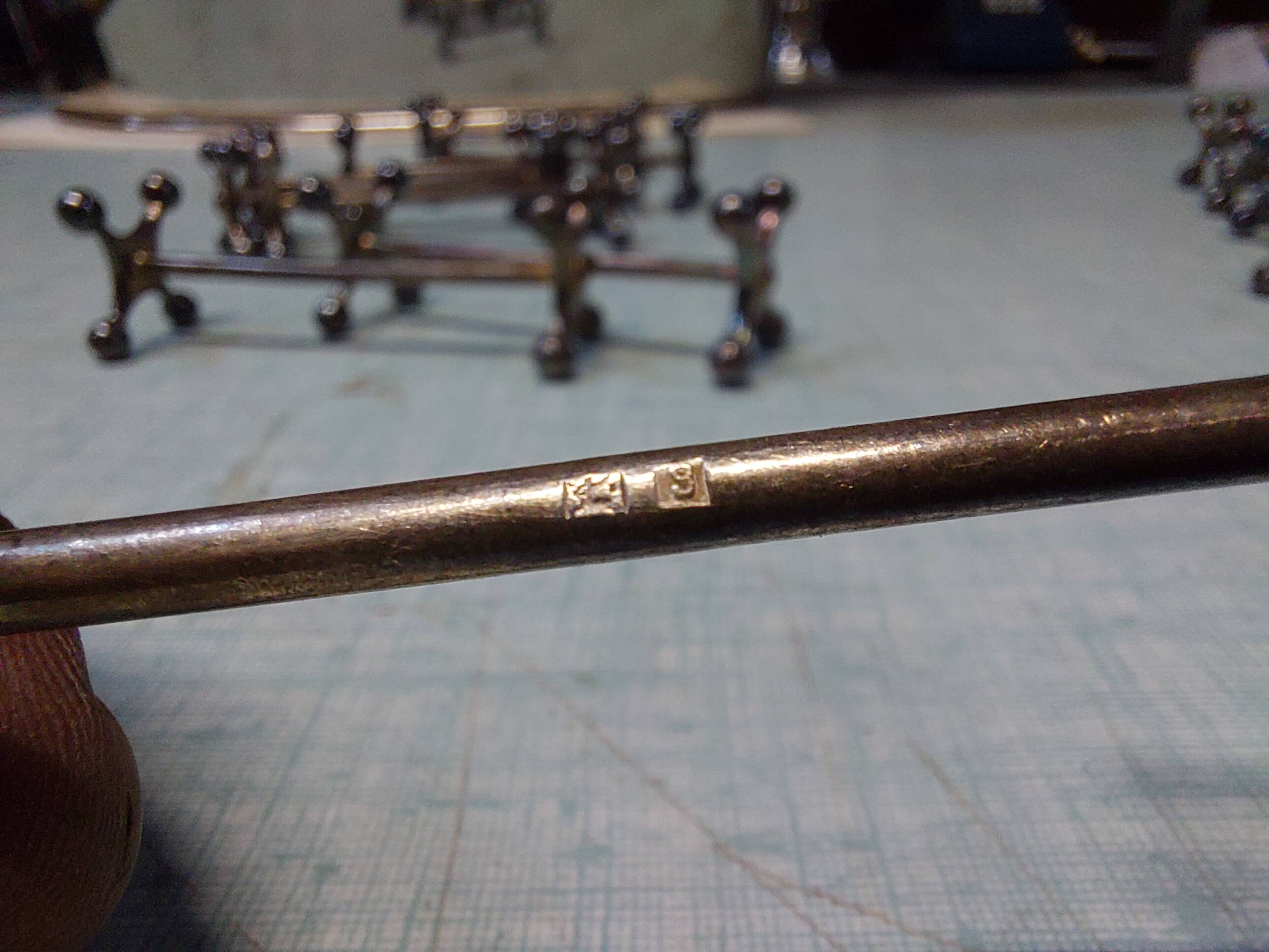 17 Christofle silver-plated knife rests in the Atonium model.