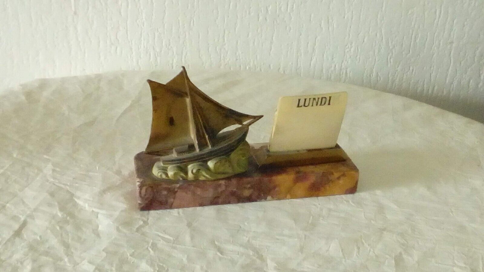 Perpetual calendar decor boat art deco