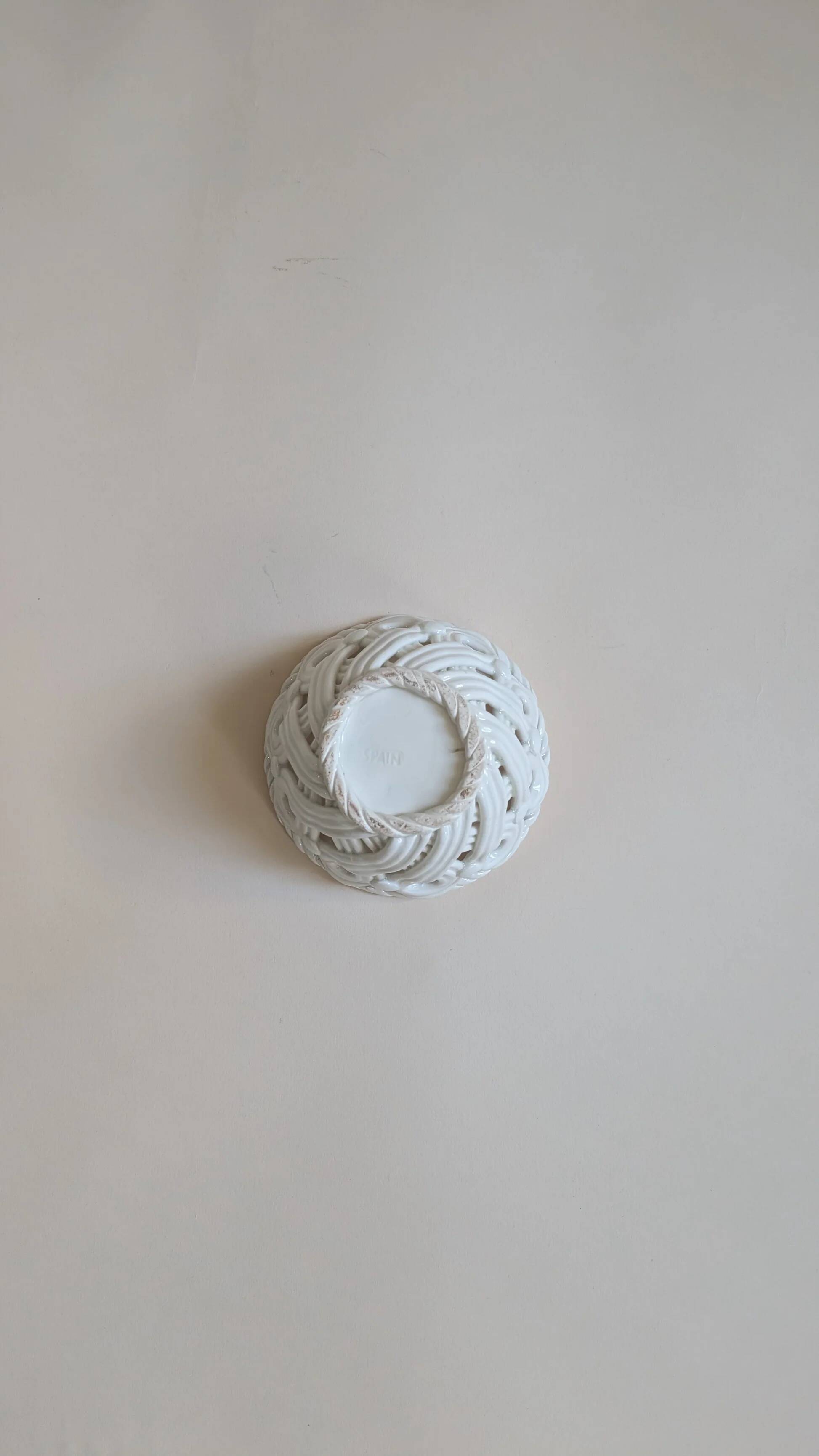 Woven ceramic pocket emptier – Spain