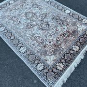 Tapis persan en soie noué à la main
