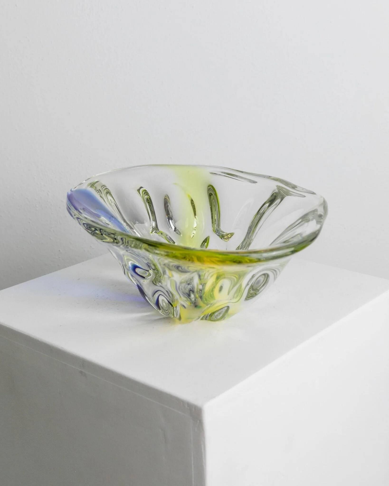 Vintage Murano glass bowl - organic oval shape, transparent glass with blue and yellow - 1970s Italian design - elegant table decoration, gift idea.