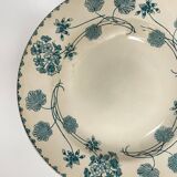 Deep plate in Sarreguemines earthenware, U&Cie, “Géranium” model, 1900