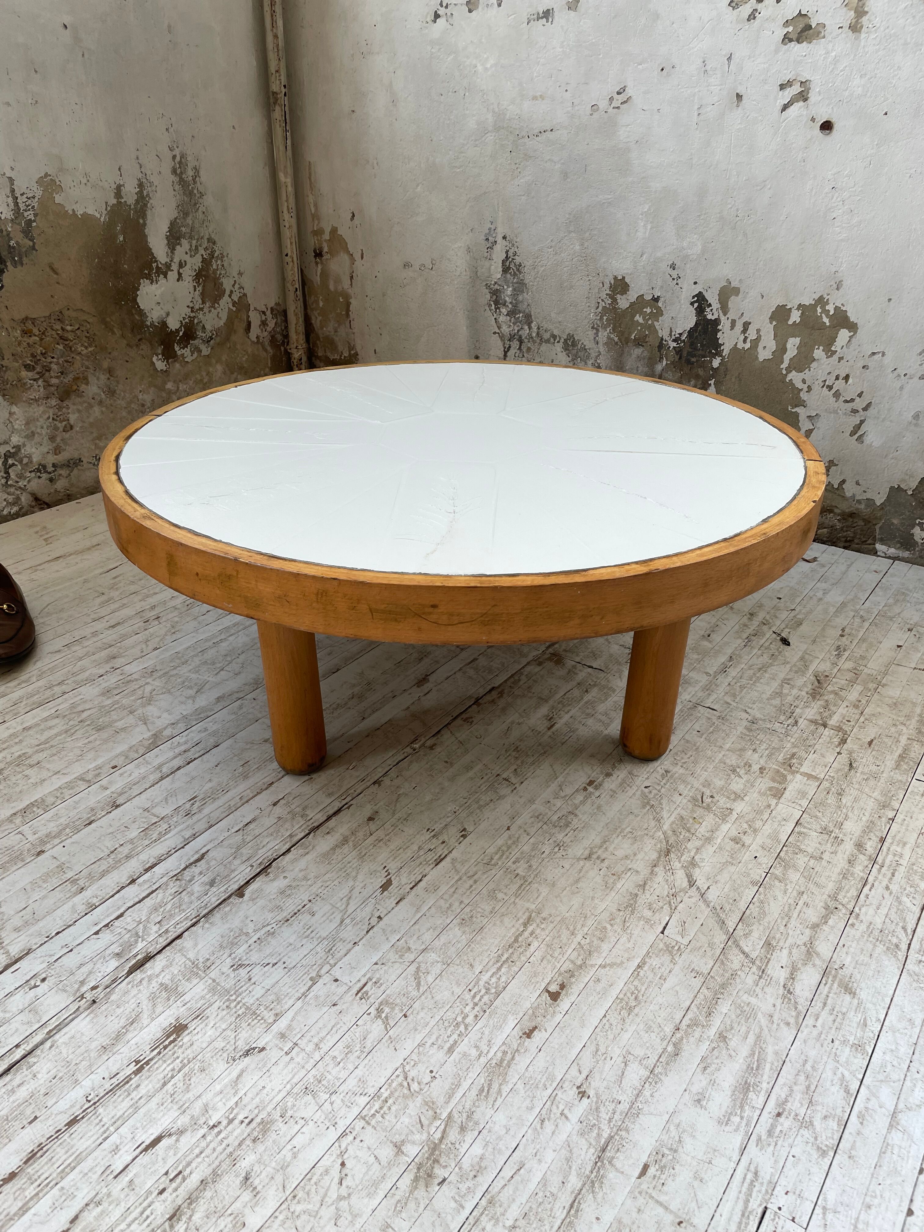 Round coffee table white ceramic and wood