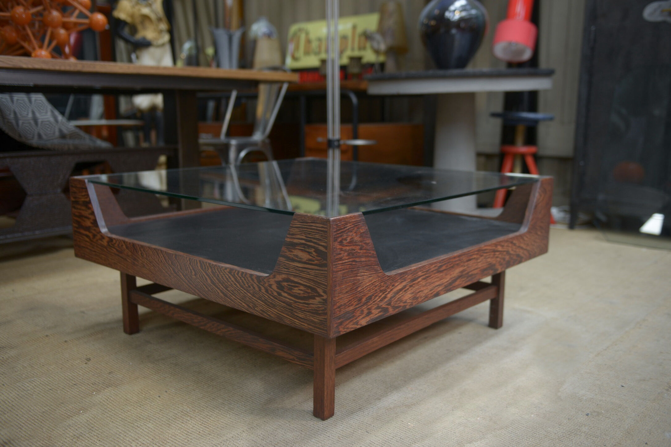 Coffee table in rosewood and glass 1970