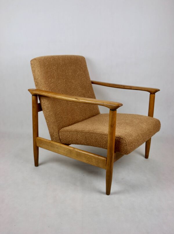 Fauteuil GFM-142 en bouclé corail doré attribué à Edmund Homa, années 1970