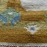 Tapis en laine suédoise tissé à plat Kilim Rölakan signé Ae années 1960