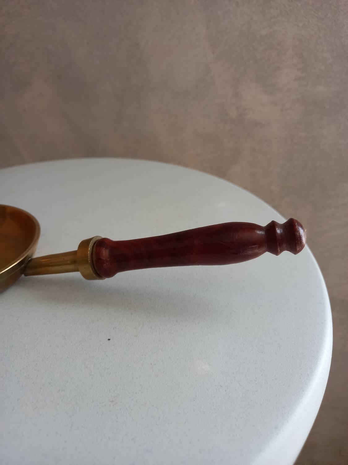 Hand candle holder