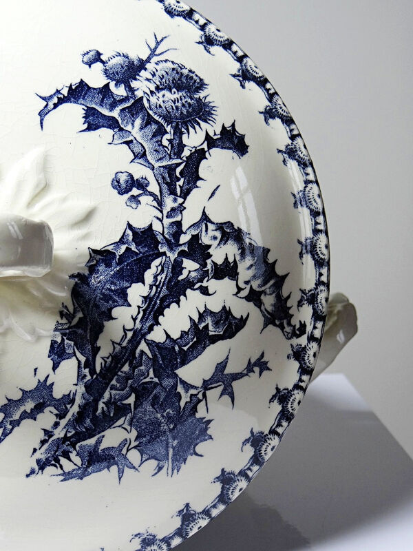 Soupière ancienne 1890-1910 porcelaine opaque terre de fer Gien modèle Chardons
